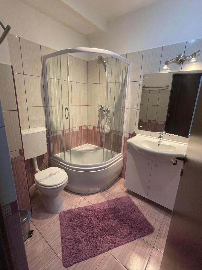 Casa Luce - Camere De Inchiriat Buşteni Eksteriør billede